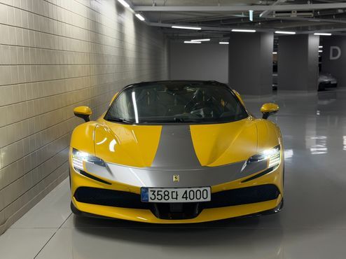 Ferrari SF90 4.0 — пробег 1 900 км — фото 1 из 5