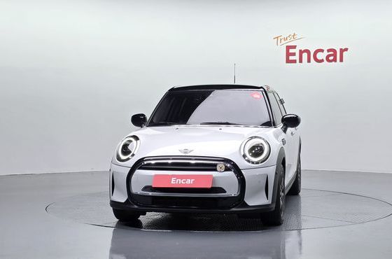 Mini Cooper 5Door Classic Third Generation — пробег 25 300 км — фото 3 из 5