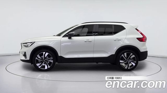 Volvo XC40 B4 Ultra Dark — пробег 437 км — фото 3 из 5