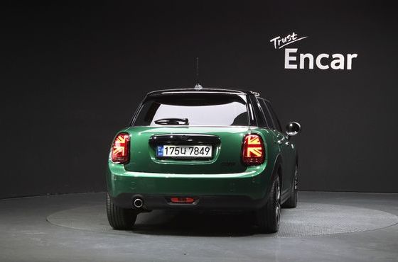Mini Cooper 5Door Standard 3rd — пробег 30 360 км — фото 4 из 5