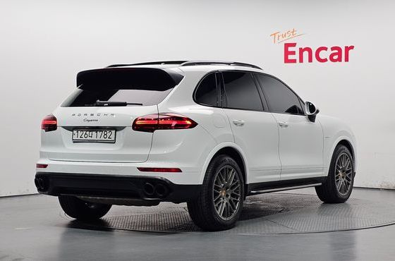 Porsche Cayenne 3.0 Diesel Platium Edition 958 — пробег 120 352 км — фото 2 из 5