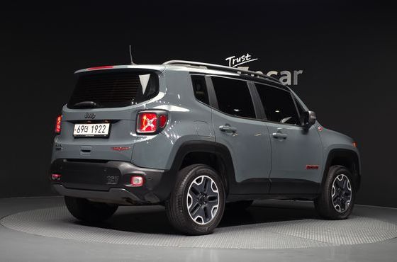 Jeep Renegade 2.0 Diesel Tailhawk AWD — пробег 82 866 км — фото 2 из 5