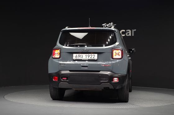 Jeep Renegade 2.0 Diesel Tailhawk AWD — пробег 82 866 км — фото 4 из 5