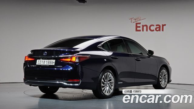 Lexus ES Executive — пробег 6 296 км — фото 2 из 5