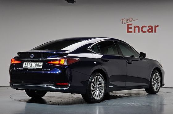 Lexus ES Executive — пробег 6 296 км — фото 2 из 5