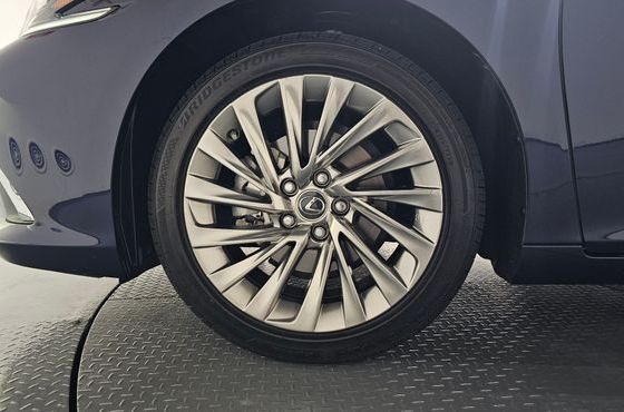 Lexus ES Executive — пробег 6 296 км — фото 5 из 5