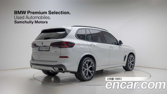 BMW X5 xDrive 40i M Sport — пробег 4 076 км — фото 4 из 5