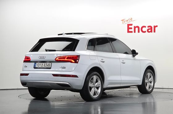 Audi Q5 40 TDI Quattro Premium — пробег 127 135 км — фото 2 из 5
