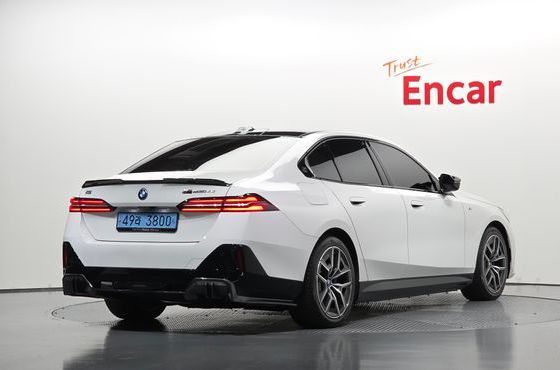 BMW i5 eDrive 40 M Sport — пробег 38 311 км — фото 2 из 5