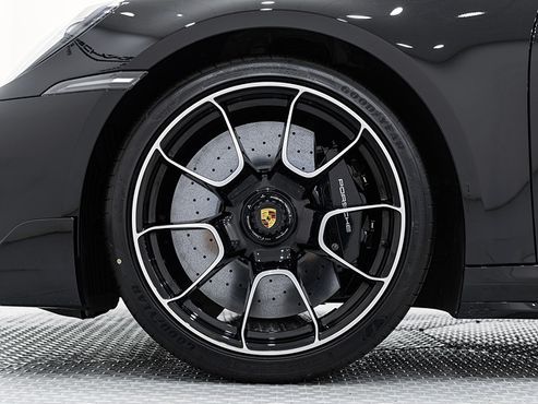 Porsche 911 Turbo S — пробег 15 240 км — фото 5 из 5