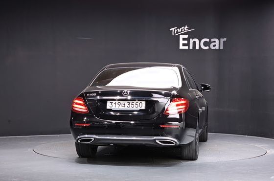 Mercedes-Benz E-Class E220d Avantgarde — пробег 89 993 км — фото 4 из 5