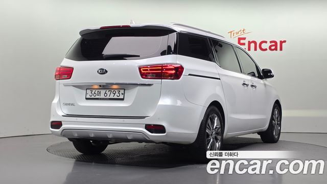 Kia Carnival из Кореи Encar