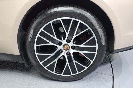 Porsche Taycan 4S — пробег 49 136 км — фото 5 из 5