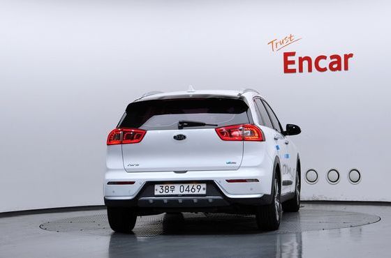 Kia Niro Prestige — пробег 256 460 км — фото 4 из 5