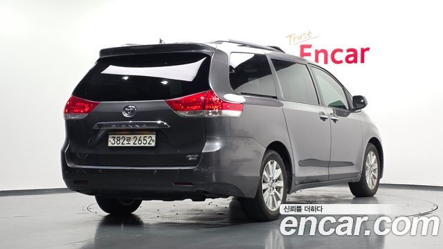 Toyota Sienna 3.5 AWD — пробег 234 829 км — фото 2 из 5