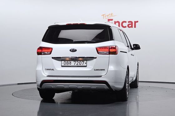 Kia Carnival 7-seater Limousine VIP — пробег 36 046 км — фото 4 из 5