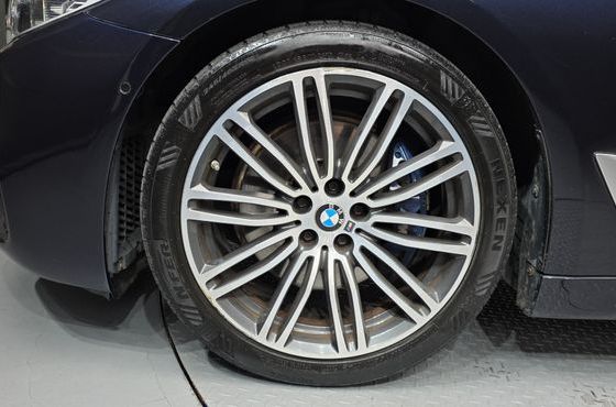 BMW 5-Series 530i xDrive M Sport Package Plus — пробег 96 007 км — фото 5 из 5