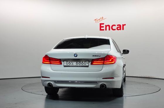 BMW 5-Series 520d Luxury Plus — пробег 77 776 км — фото 4 из 5