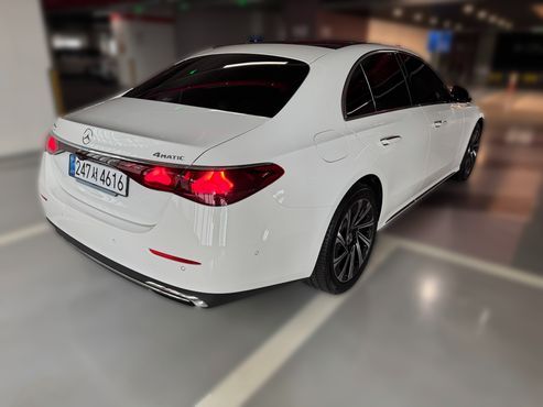 Mercedes-Benz E-Class E300 4MATIC Exclusive — пробег 3 600 км — фото 2 из 5