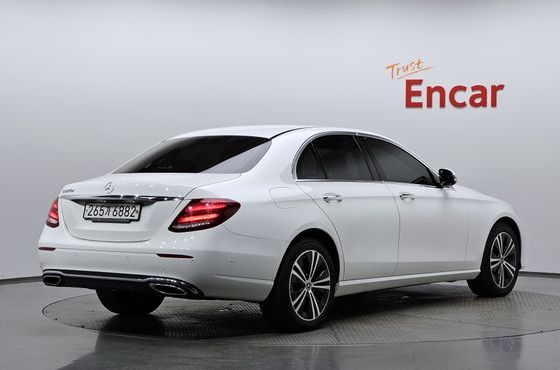 Mercedes-Benz E-Class E220d Avantgarde — пробег 48 988 км — фото 2 из 5