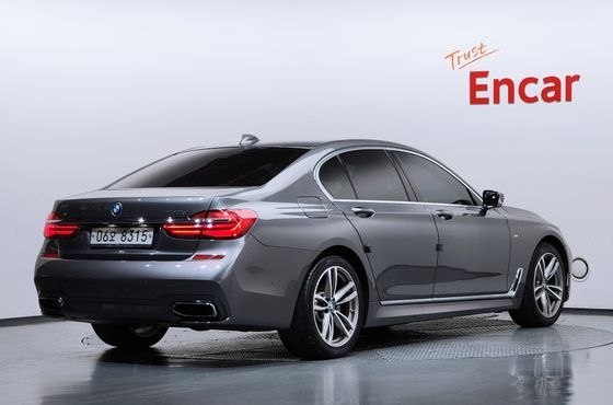 BMW 7-Series 730d xDrive M Sport — пробег 181 748 км — фото 2 из 5