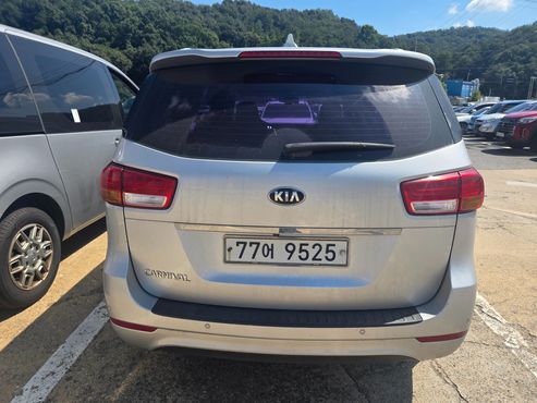 Kia Carnival 11-seater Prestige — пробег 280 000 км — фото 3 из 5