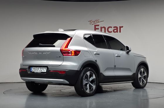 Volvo XC40 B4 Ultimate Bright — пробег 25 676 км — фото 2 из 5