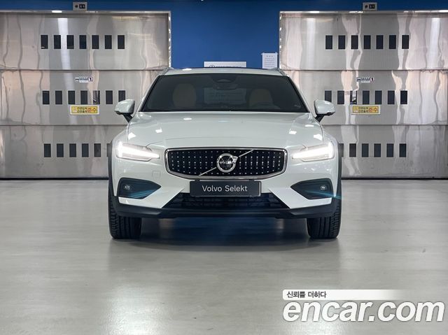 Volvo V60 B5 Ultra AWD — пробег 12 797 км — фото 3 из 5