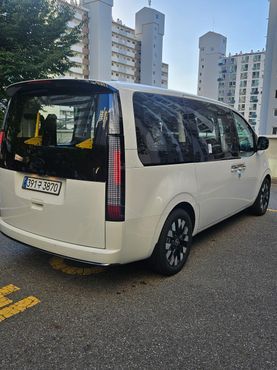 Hyundai Staria L3.5 Lounge 9-Seater Prestige — пробег 201 км — фото 2 из 5