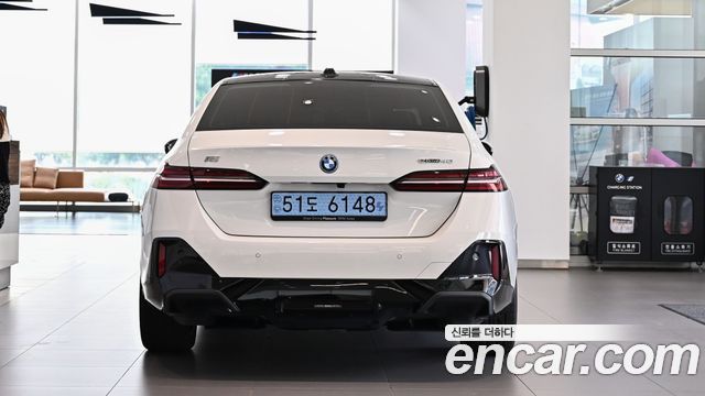 BMW i5 eDrive 40 M Sport — пробег 10 719 км — фото 3 из 5