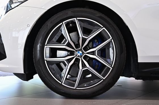 BMW i5 eDrive 40 M Sport — пробег 10 719 км — фото 5 из 5