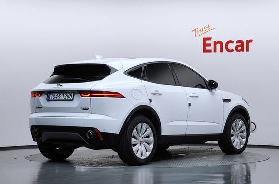 Jaguar E-PACE P250 SE — пробег 52 781 км — фото 2 из 5