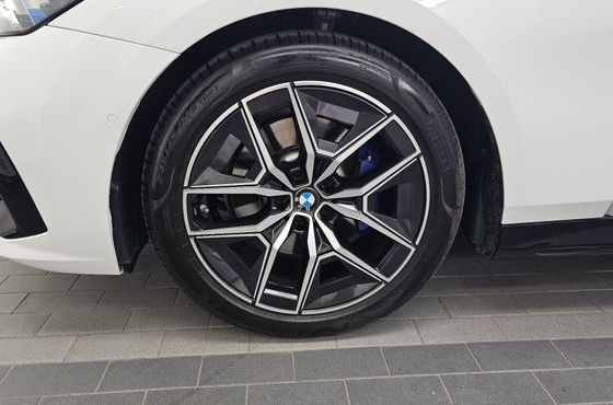 BMW 5-Series 520i M Sport — пробег 17 867 км — фото 5 из 5
