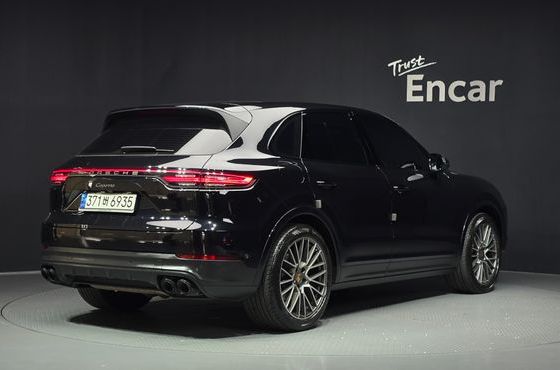 Porsche Cayenne 3.0 PLATINUM EDITION — пробег 76 995 км — фото 2 из 5