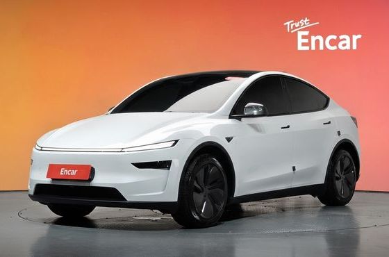 Tesla Model Y Premium RWD — пробег 5 827 км — фото 1 из 5