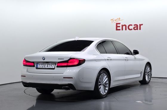 BMW 5-Series 520i Luxury — пробег 110 362 км — фото 2 из 5