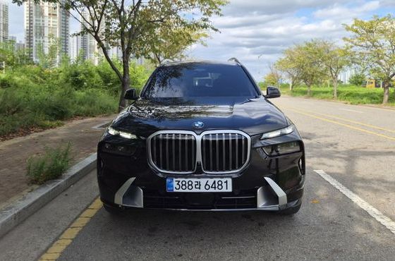 BMW X7 xDrive 40i Design Pure Excellence 6-Seater — пробег 18 000 км — фото 1 из 5