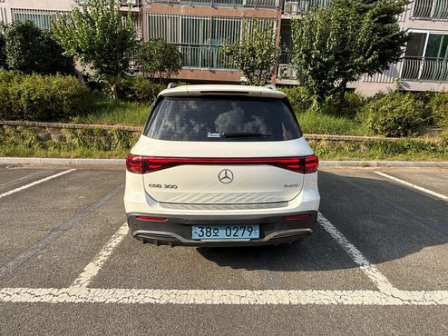 Mercedes-Benz EQB EQB300 4MATIC AMG Line — пробег 20 000 км — фото 4 из 5