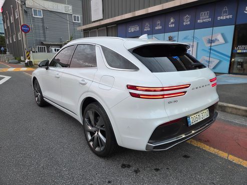 Genesis GV70 2.5T Gasoline 2WD — пробег 11 000 км — фото 2 из 5