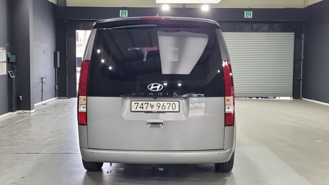Hyundai Staria L3.5 Tourer 11-Seater Smart — пробег 4 590 км — фото 4 из 5