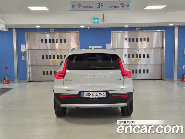 Volvo XC40 B4 Ultra Bright — пробег 5 592 км — фото 4 из 5