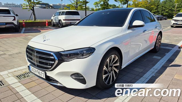 Mercedes-Benz E-Class E300 4MATIC Exclusive — пробег 13 500 км — фото 1 из 5