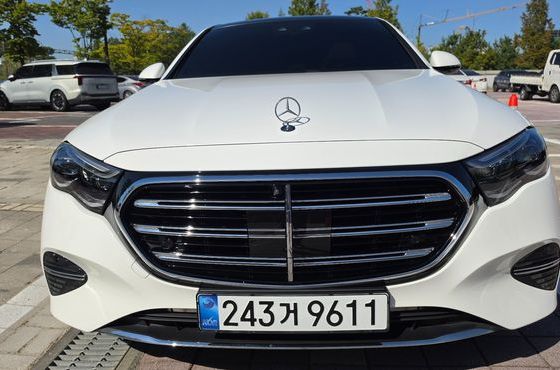 Mercedes-Benz E-Class E300 4MATIC Exclusive — пробег 13 500 км — фото 3 из 5