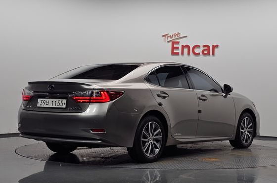 Lexus ES Supreme XV60 — пробег 69 959 км — фото 2 из 5