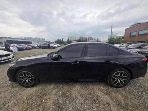 BMW 5-Series 520i M Sport — пробег 7 600 км — фото 3 из 5
