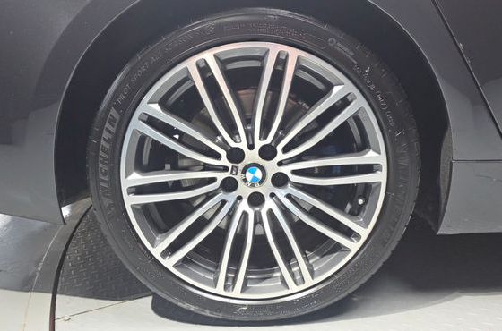 BMW 5-Series 530i xDrive M Sport Package Plus — пробег 126 736 км — фото 5 из 5