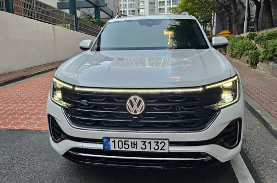 Volkswagen Atlas 2.0 TSI R-LINE 6-Seater — пробег 6 635 км — фото 1 из 5