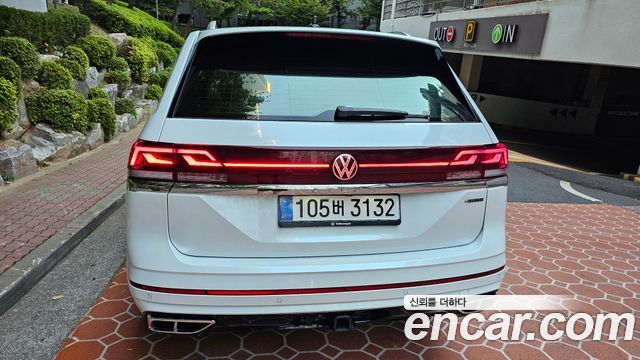Volkswagen Atlas 2.0 TSI R-LINE 6-Seater — пробег 6 635 км — фото 5 из 5