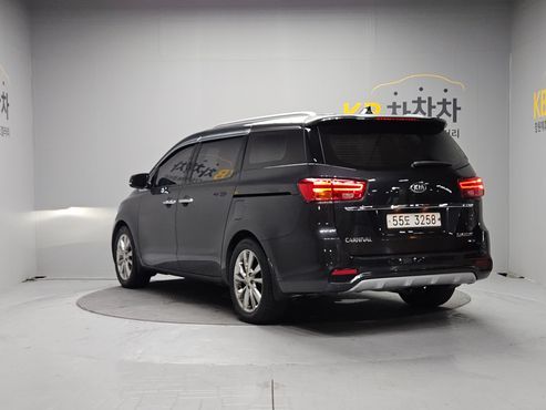 Kia Carnival 7-Seater Limousine VIP — пробег 108 957 км — фото 3 из 5