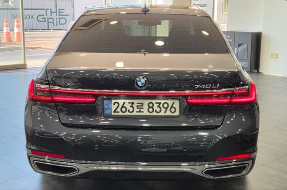 BMW 7-Series 740Li xDrive Design Pure Excellence — пробег 133 952 км — фото 4 из 5